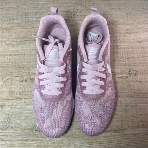 LIKE NEW Nike MD Runner Running Shoe / 7 - Picture 7 of 7